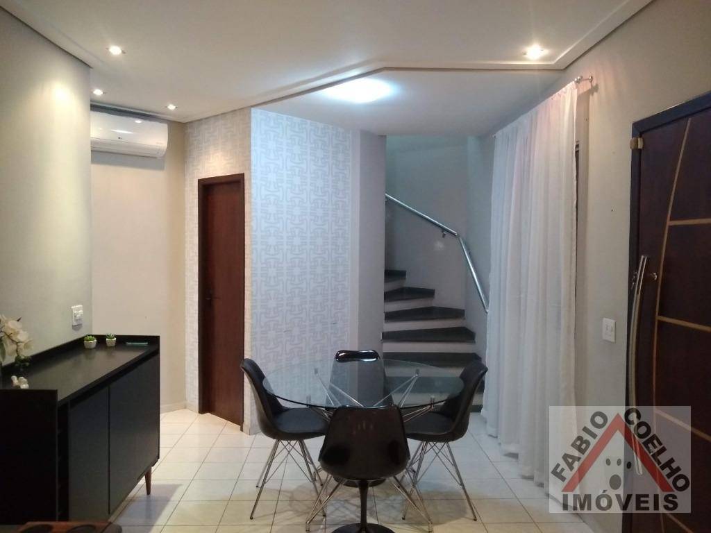 Casa à venda com 2 quartos, 115m² - Foto 1