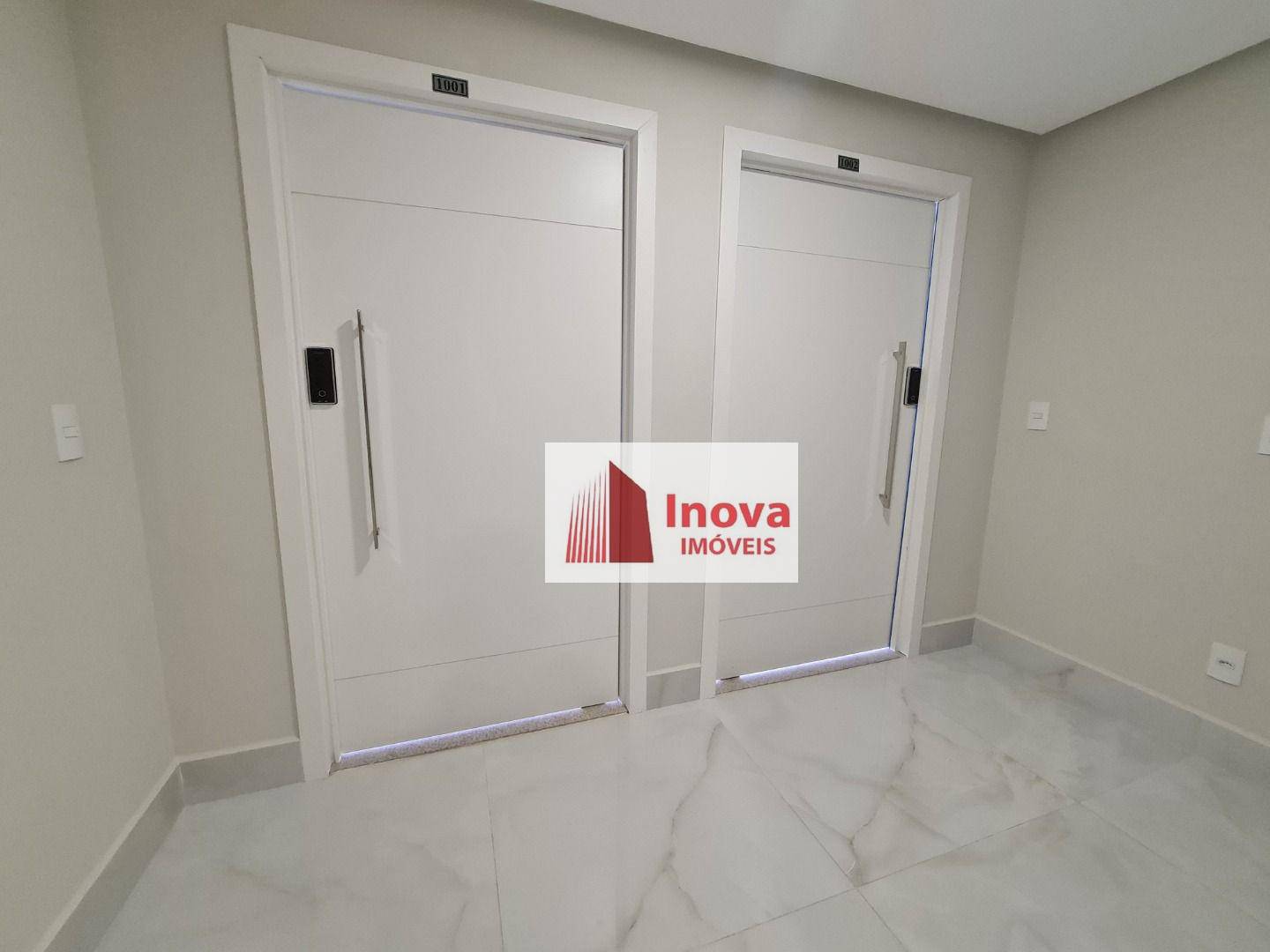 Apartamento à venda com 4 quartos, 225m² - Foto 4