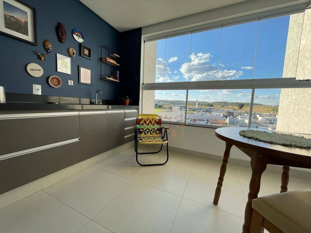 Apartamento à venda com 3 quartos, 115m² - Foto 2