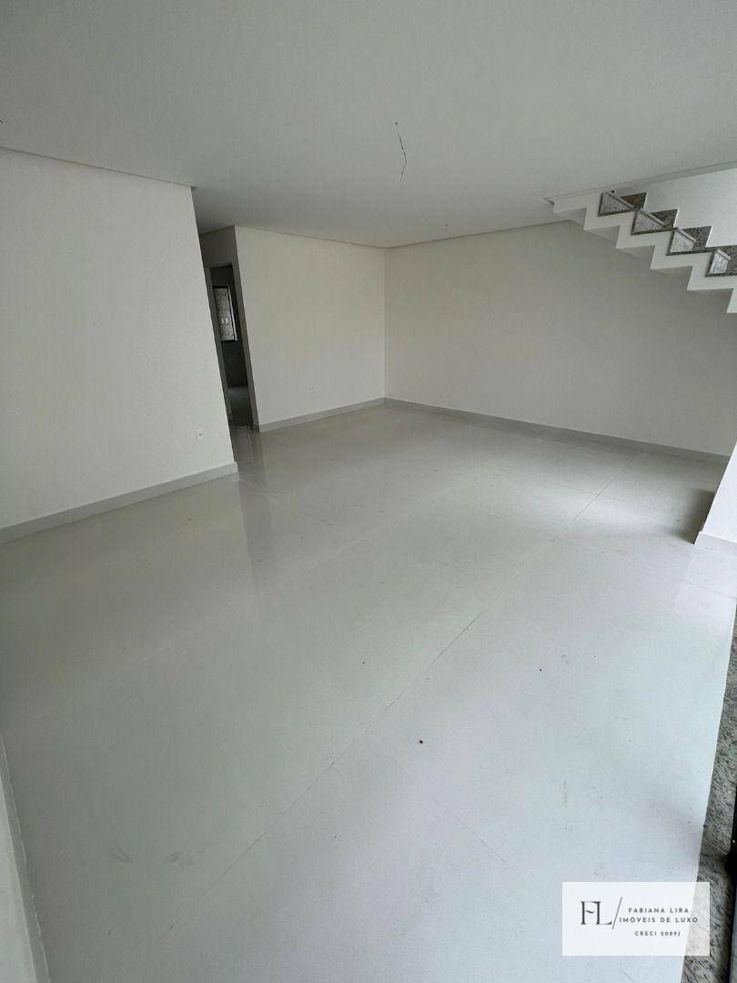 Casa à venda com 4 quartos, 152m² - Foto 11