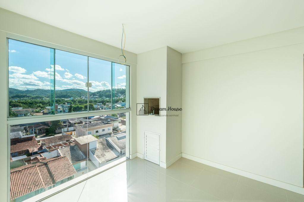 Apartamento à venda com 2 quartos, 67m² - Foto 3