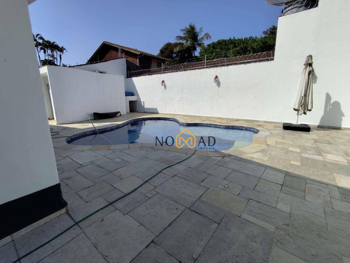 Casa de Condomínio à venda com 5 quartos, 240m² - Foto 2