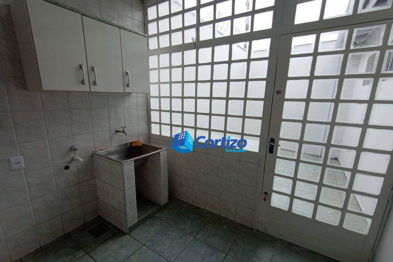 Casa para alugar com 3 quartos, 200M2 - Foto 10