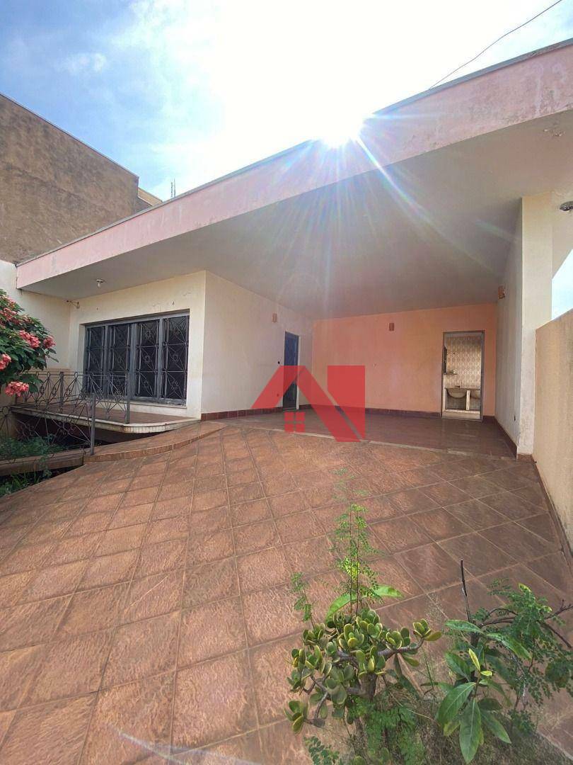 Casa à venda com 3 quartos, 335m² - Foto 1