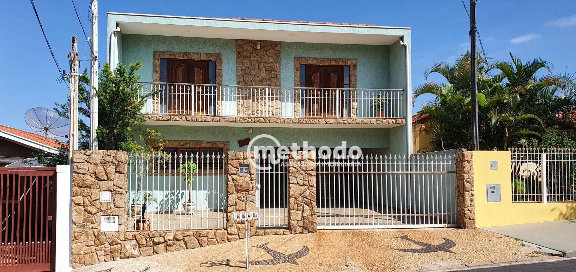 Casa à venda com 3 quartos, 251m² - Foto 1