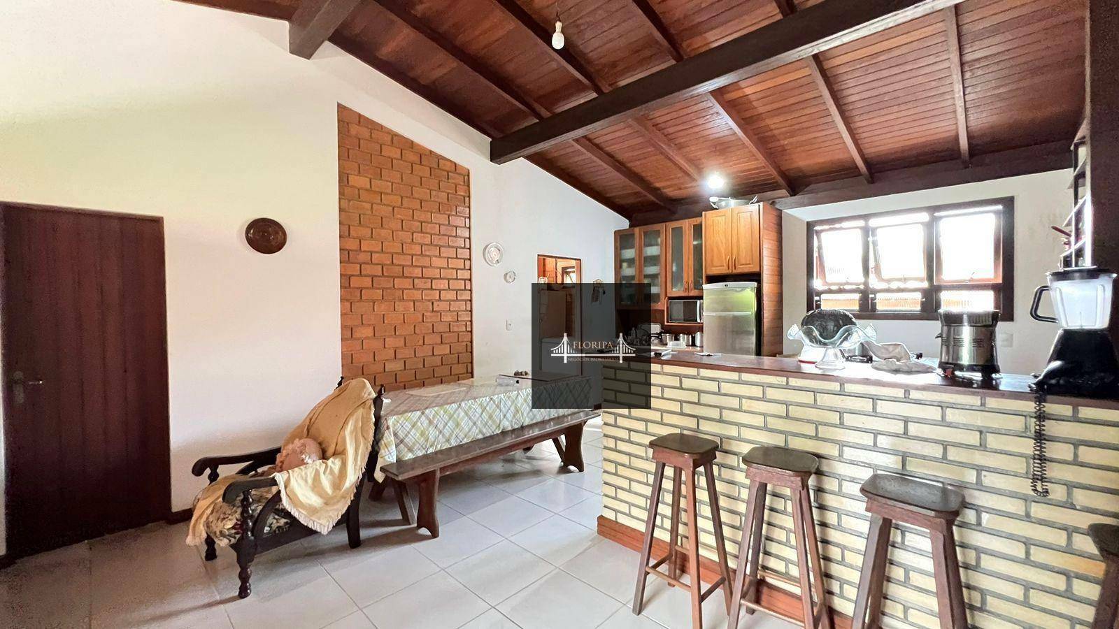 Casa à venda com 3 quartos, 260m² - Foto 2