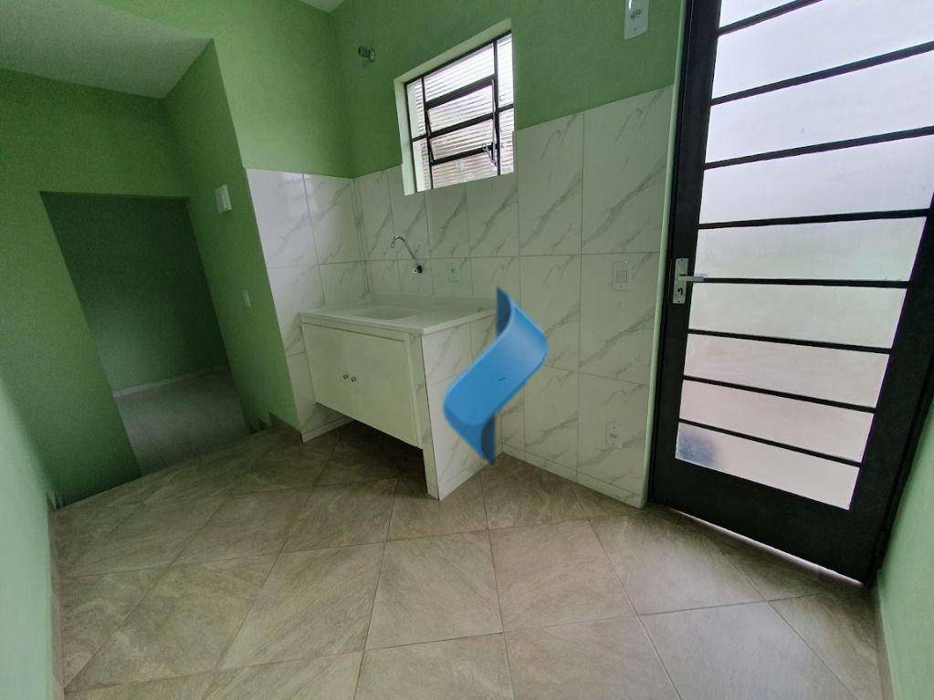 Casa para alugar com 2 quartos, 103m² - Foto 13