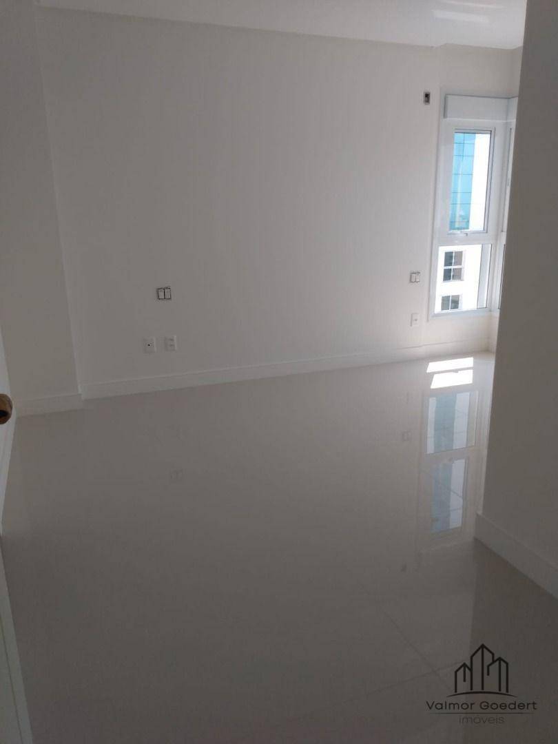 Apartamento à venda com 3 quartos, 120m² - Foto 43