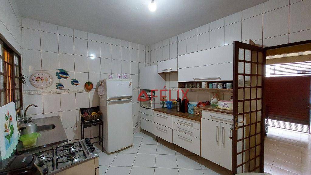 Casa à venda com 2 quartos, 134m² - Foto 2