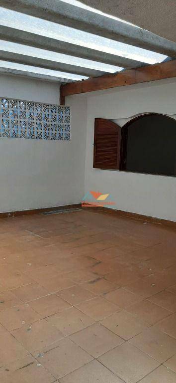 Casa à venda com 4 quartos, 200m² - Foto 25