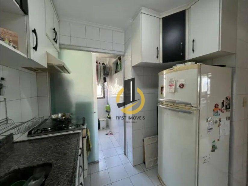 Apartamento à venda com 2 quartos, 61m² - Foto 4