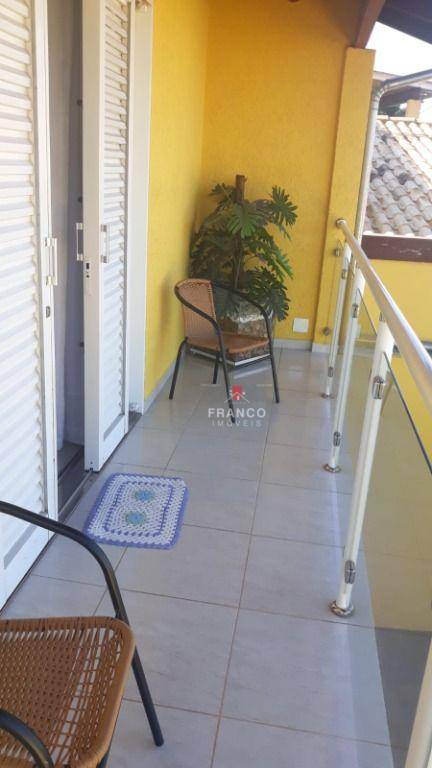 Casa à venda com 3 quartos, 200m² - Foto 2