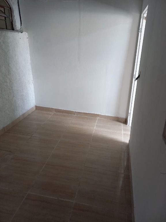 Casa à venda com 2 quartos, 90m² - Foto 4