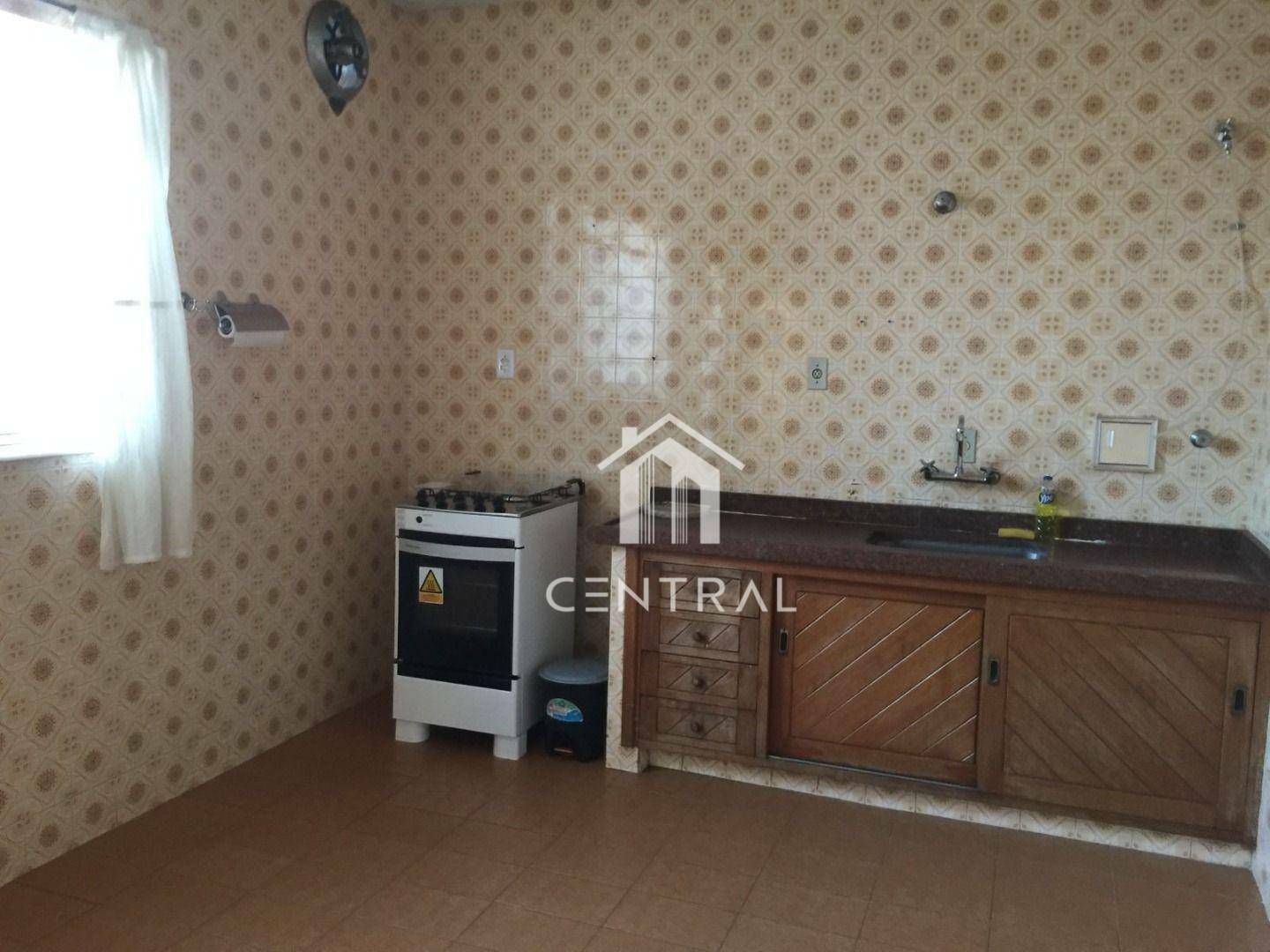 Casa à venda com 3 quartos, 220m² - Foto 2