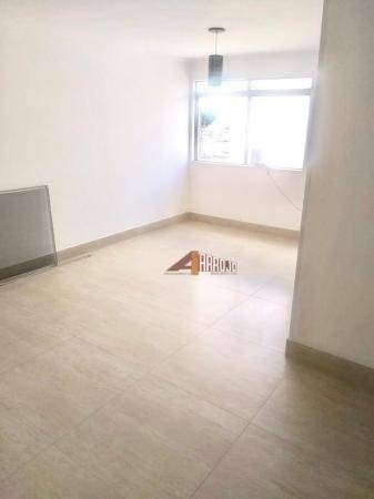 Apartamento à venda com 3 quartos, 70m² - Foto 2