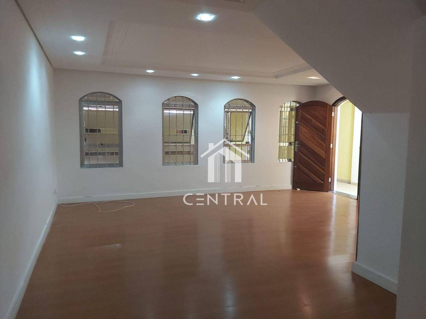 Sobrado para alugar com 3 quartos, 263m² - Foto 1