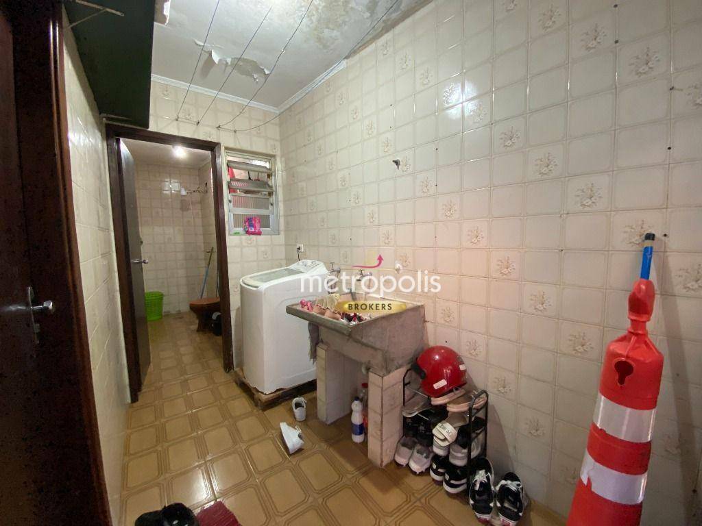 Sobrado à venda com 6 quartos, 270m² - Foto 53