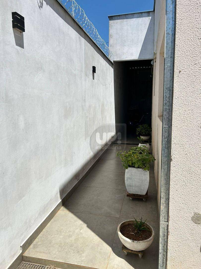 Casa à venda com 3 quartos, 150m² - Foto 2