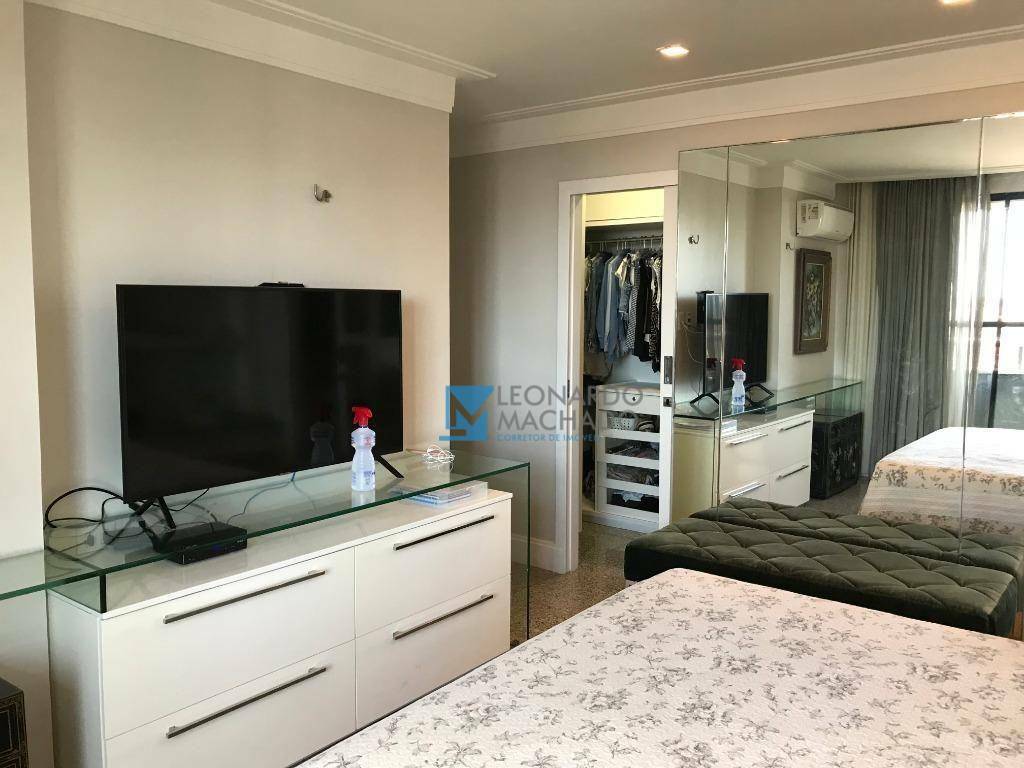 Apartamento à venda com 3 quartos, 221m² - Foto 13