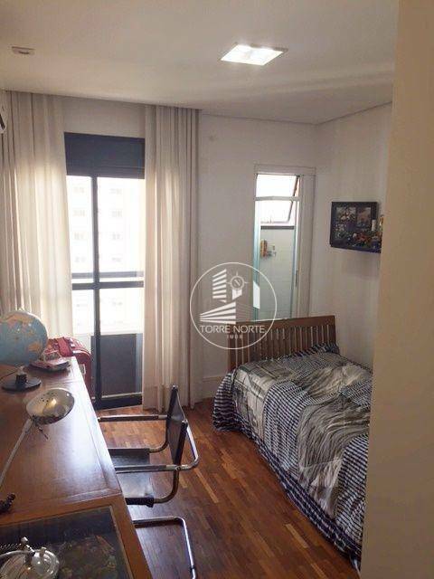 Apartamento à venda com 4 quartos, 196m² - Foto 14