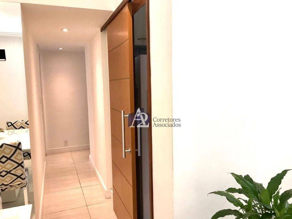 Apartamento à venda com 3 quartos, 70m² - Foto 2