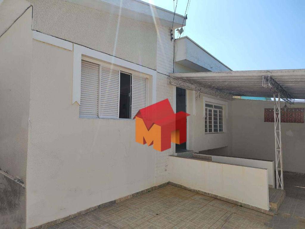 Casa à venda com 4 quartos, 150m² - Foto 1