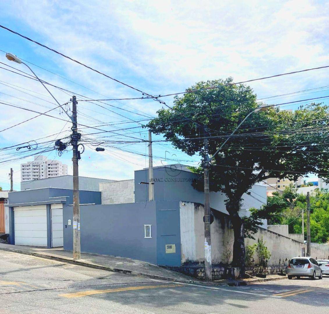 Casa à venda e aluguel com 3 quartos, 200m² - Foto 1