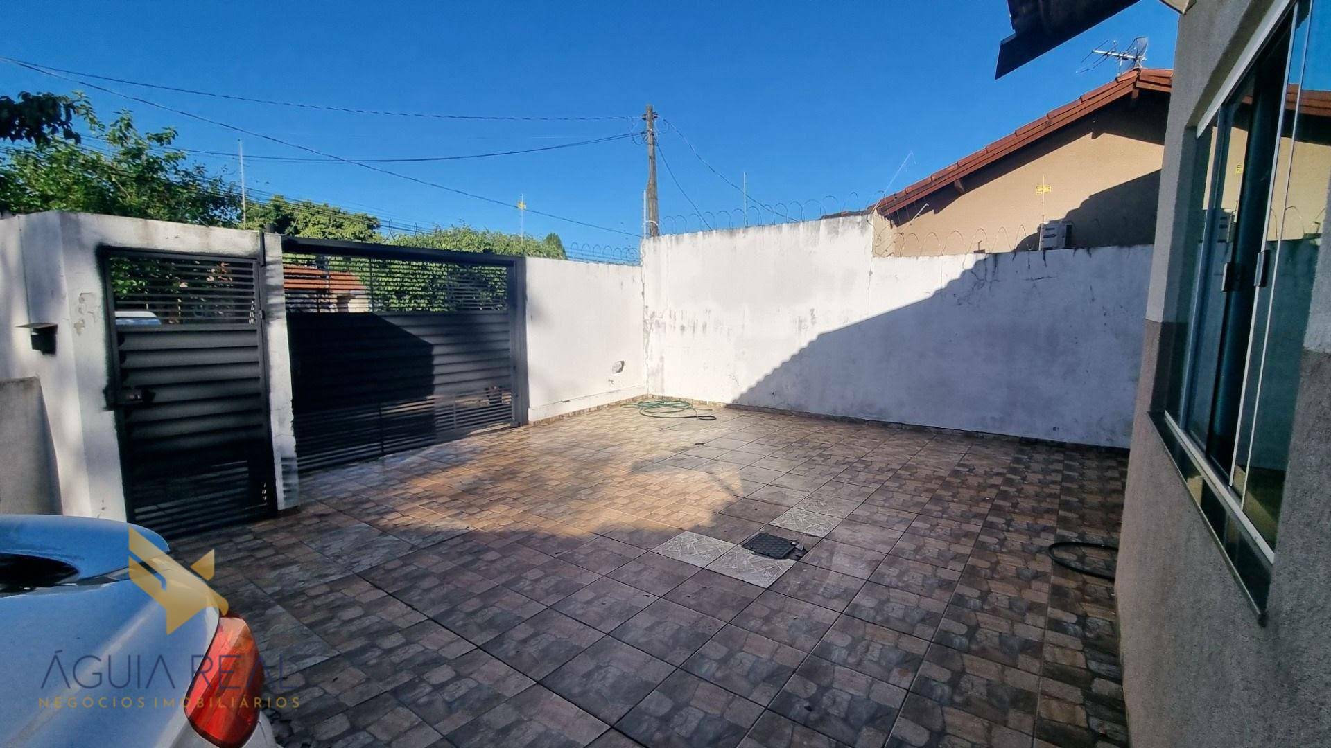 Casa à venda com 4 quartos, 190m² - Foto 2