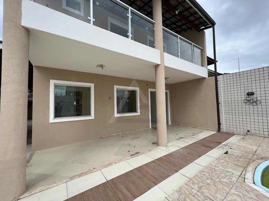 Casa à venda com 4 quartos, 212m² - Foto 2