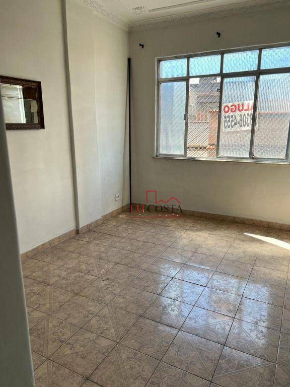 Apartamento à venda com 2 quartos, 70m² - Foto 2