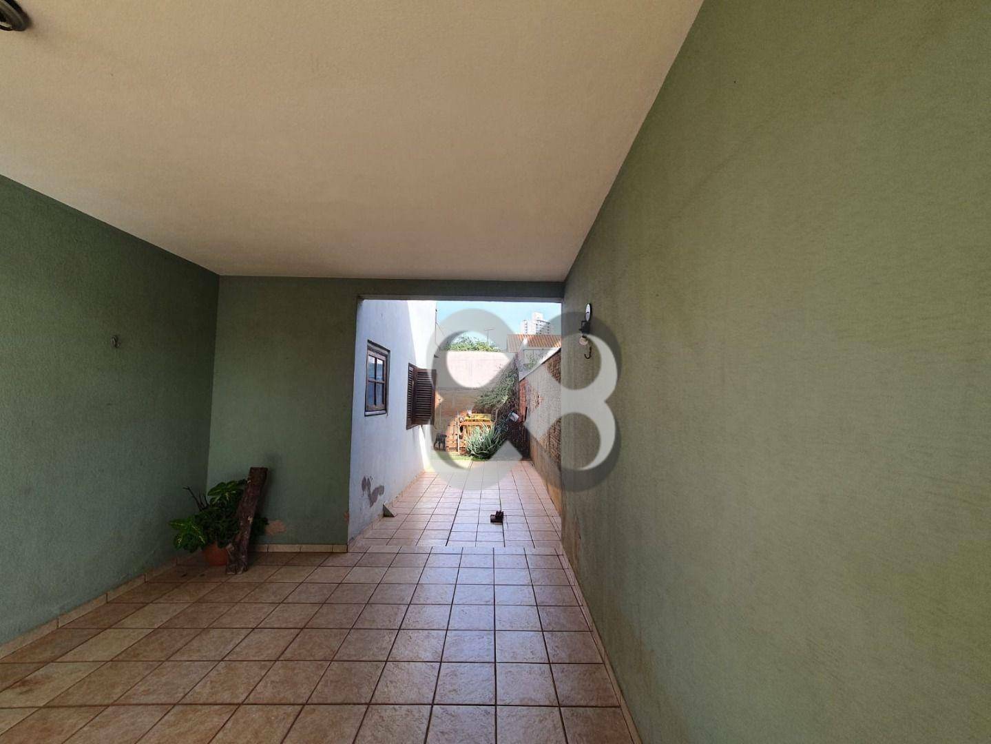 Casa à venda com 4 quartos, 180m² - Foto 2