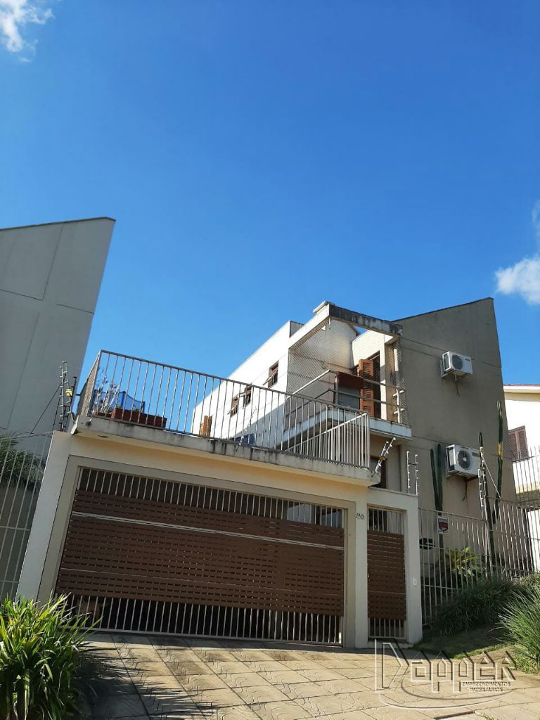 Casa à venda com 3 quartos, 119m² - Foto 1