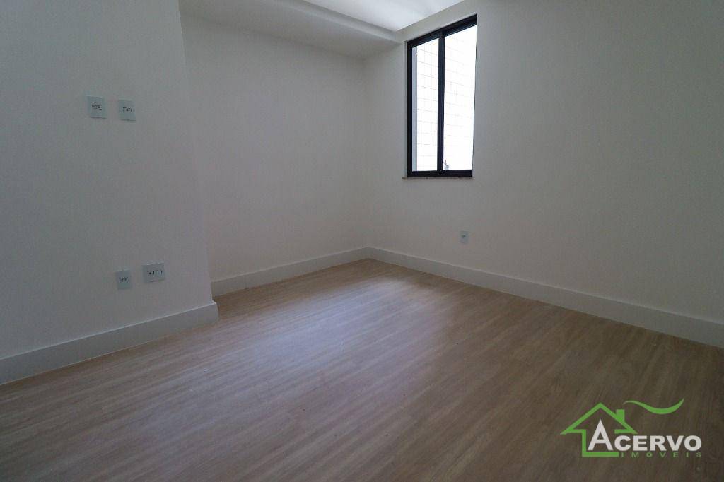 Apartamento à venda com 4 quartos, 225m² - Foto 3