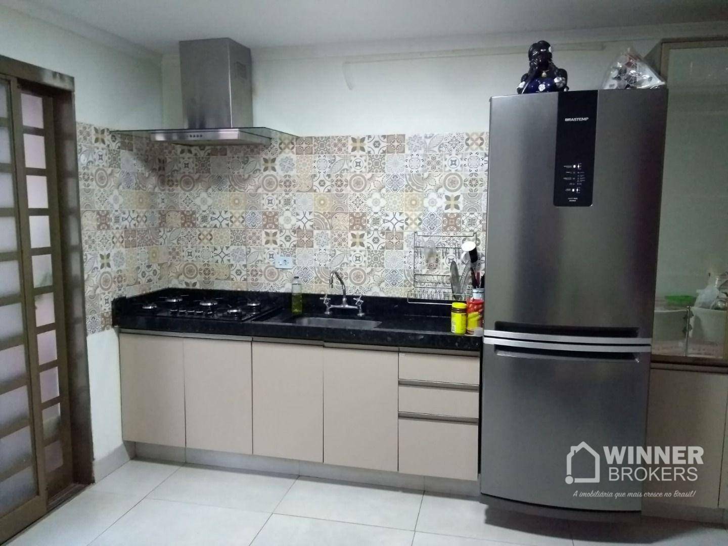 Casa à venda com 2 quartos, 130m² - Foto 2