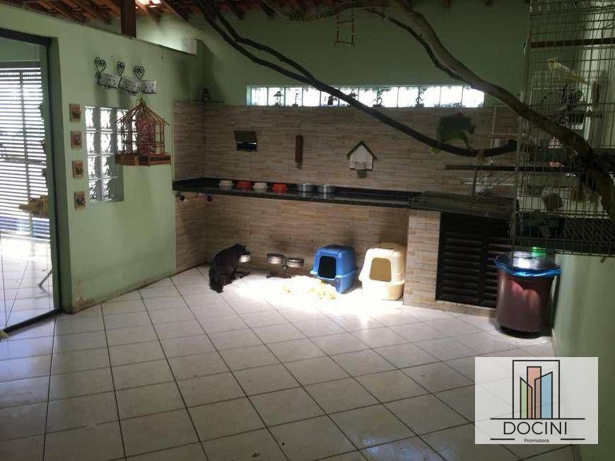 Sobrado à venda com 3 quartos, 180m² - Foto 1