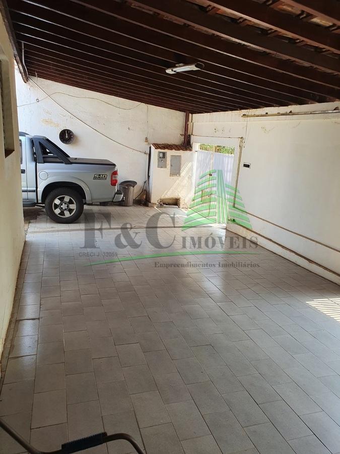 Casa à venda com 3 quartos, 250m² - Foto 2