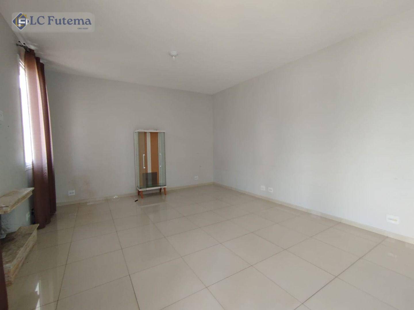 Casa de Condomínio para alugar com 3 quartos, 300m² - Foto 5