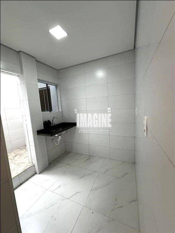 Apartamento à venda com 2 quartos, 72m² - Foto 2