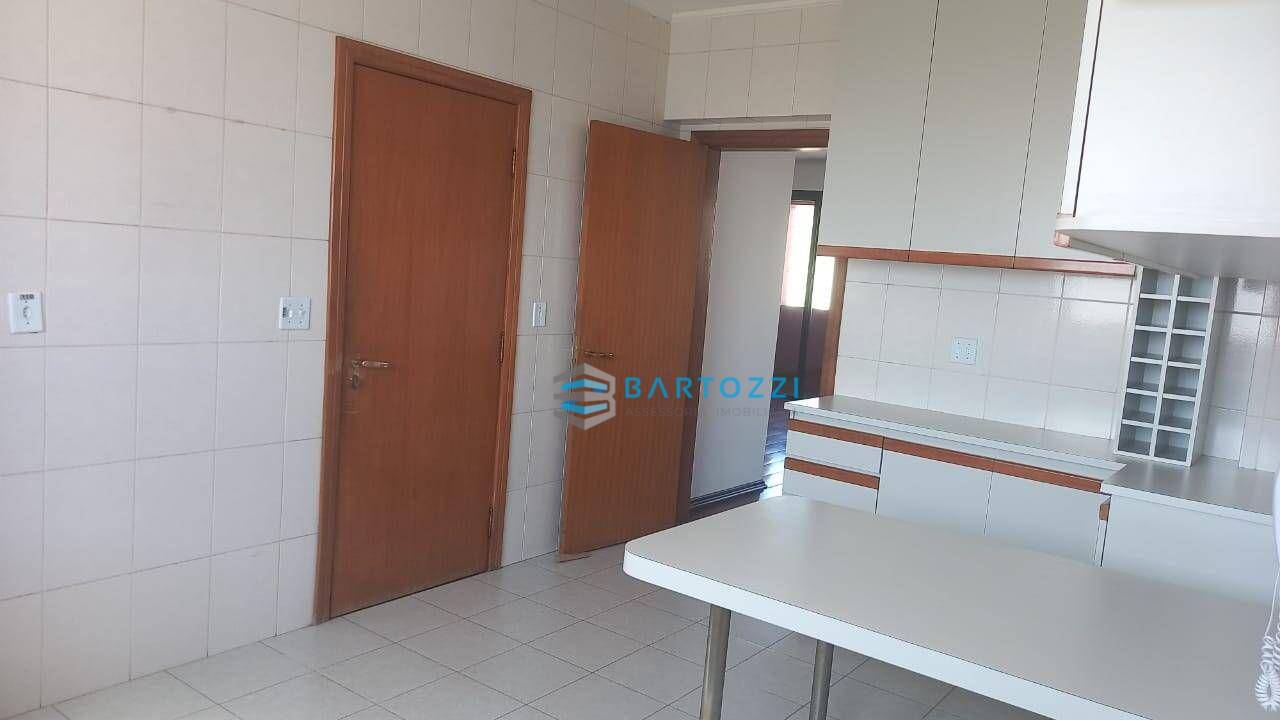 Apartamento para alugar com 4 quartos, 165m² - Foto 5