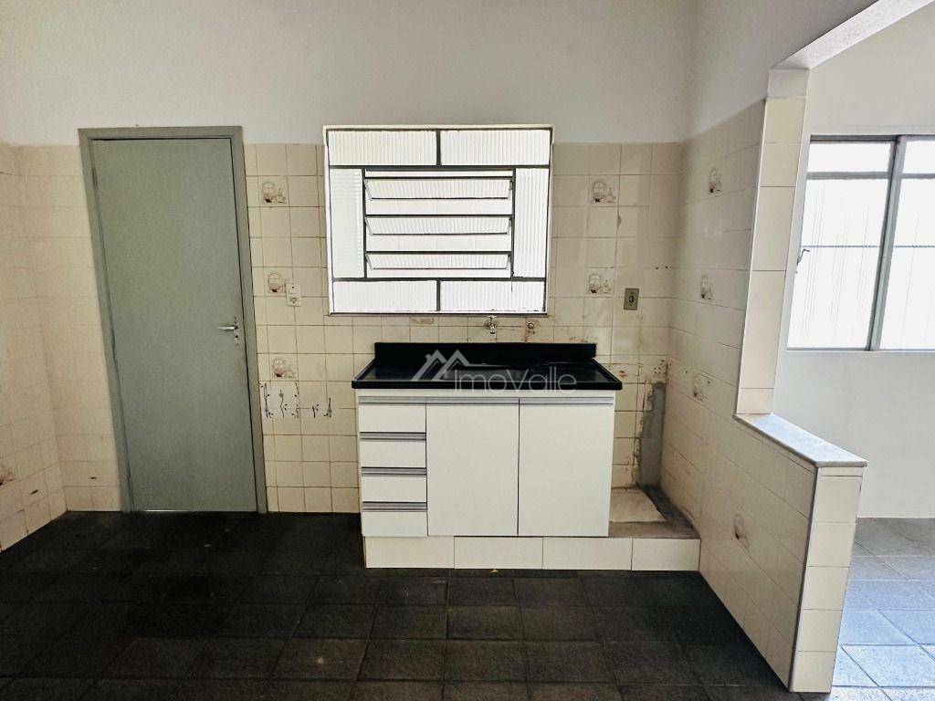 Casa à venda com 2 quartos, 60m² - Foto 3