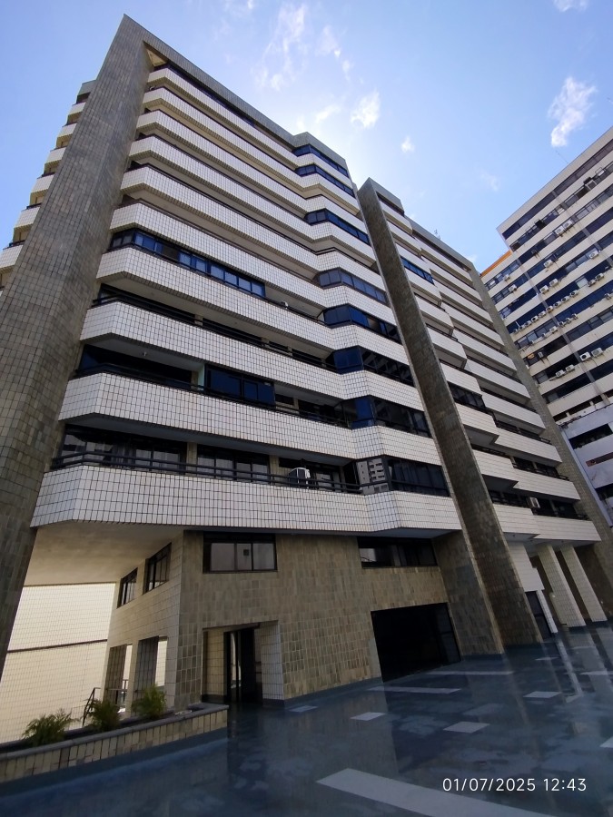 Apartamento para alugar com 3 quartos, 197m² - Foto 1