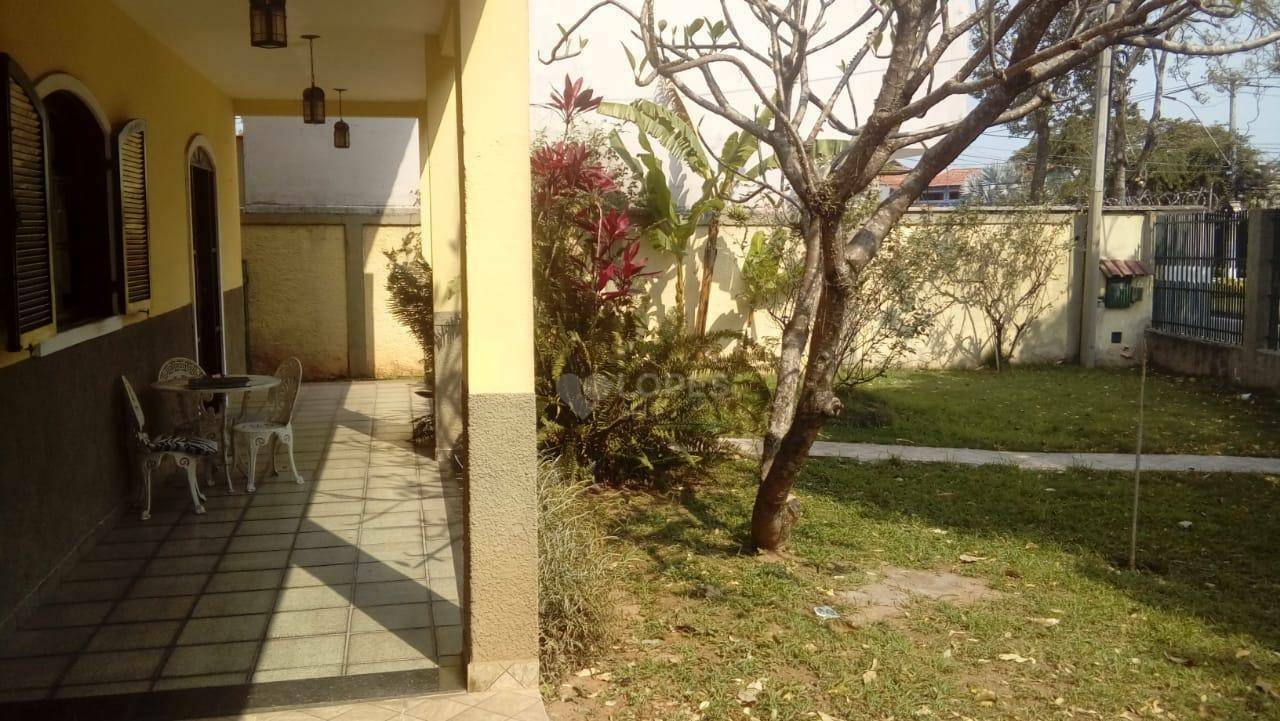 Casa à venda com 5 quartos, 300m² - Foto 3