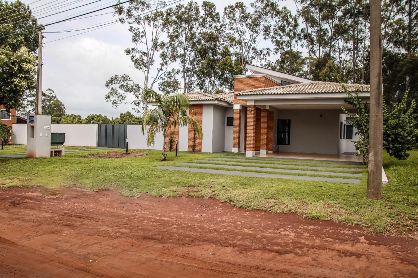 Casa de Condomínio à venda com 3 quartos, 225m² - Foto 2