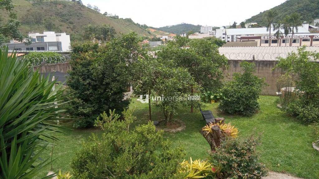 Casa à venda com 5 quartos, 264m² - Foto 7