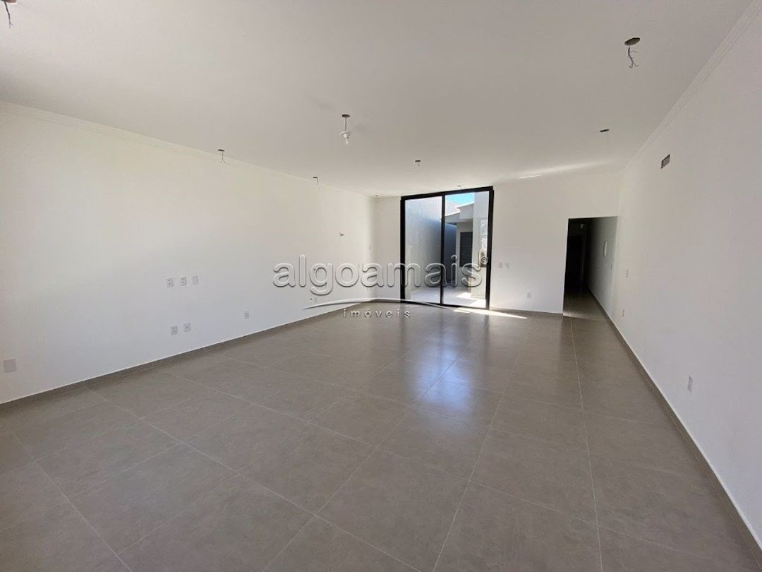 Casa à venda com 3 quartos, 180m² - Foto 2