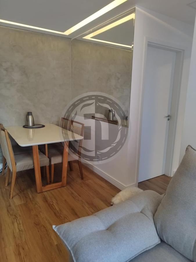 Apartamento à venda com 2 quartos, 62m² - Foto 2