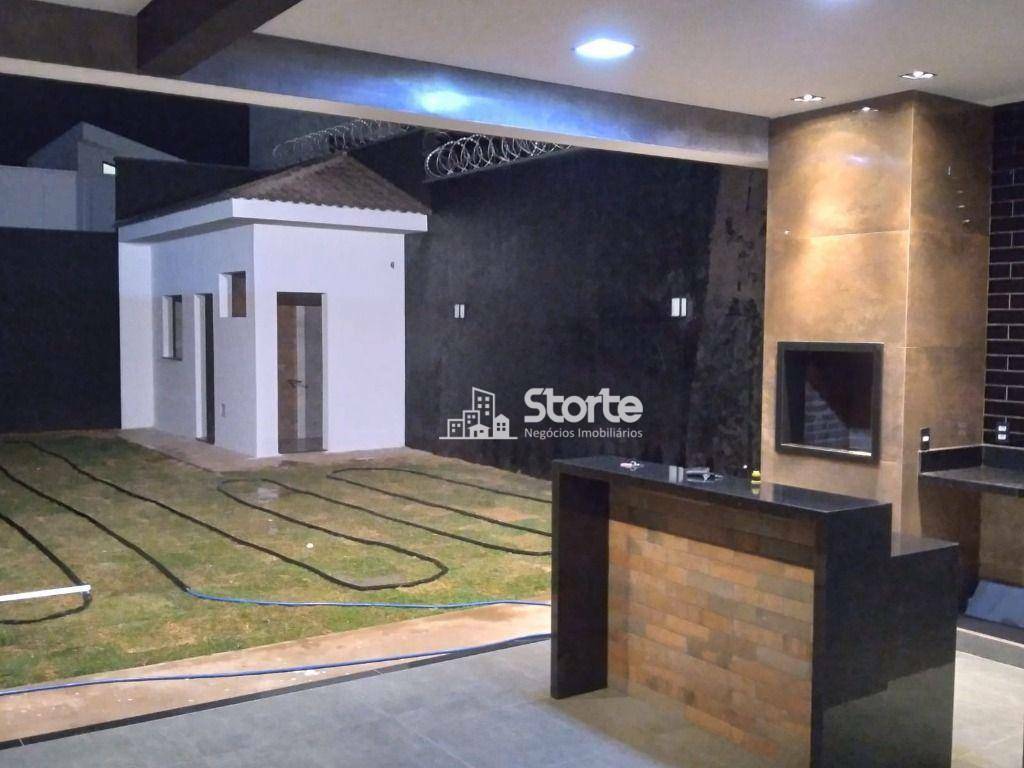 Casa, 4 quartos, 220 m² - Foto 1