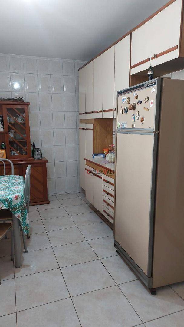 Casa à venda com 4 quartos, 210m² - Foto 19