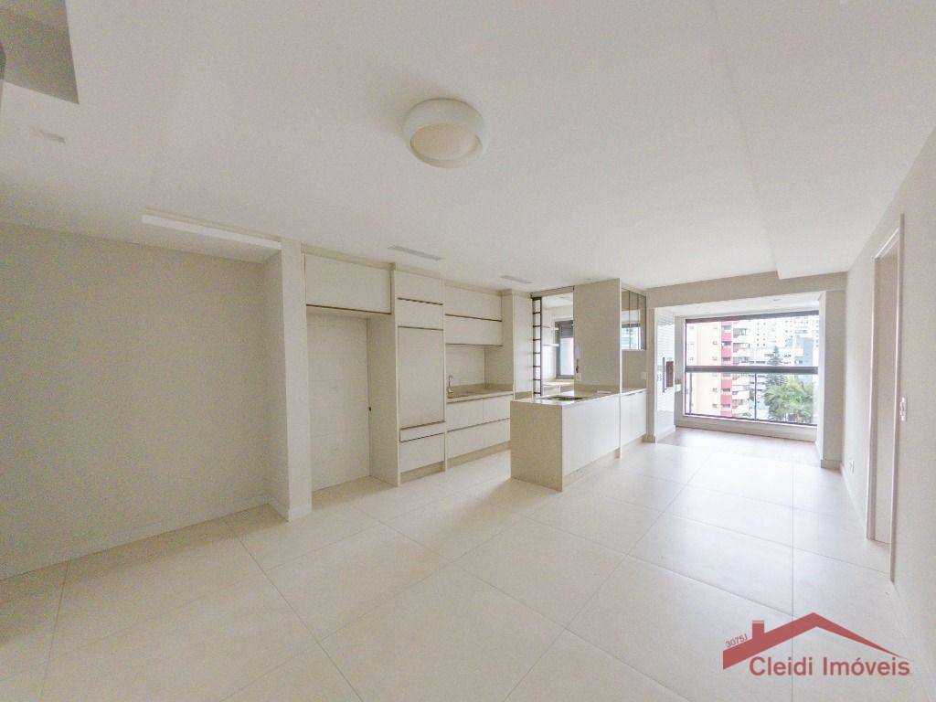 Apartamento à venda com 2 quartos, 76m² - Foto 2