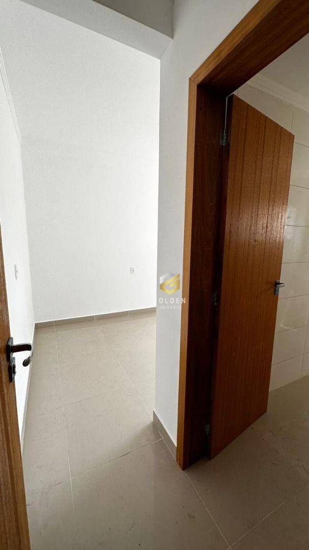 Apartamento à venda com 2 quartos, 65m² - Foto 2